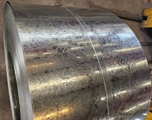 Rivestimento di spangolo regolare Z10-Z275 bobina di acciaio elettro galvanizzato 22 24 26 calibro laminato a freddo oliato rotoli di acciaio galvanizzato