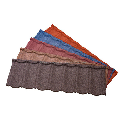 Colore superficiale Pietra in chip rivestita Piastrelle di tetto semplici Pietra rivestita Piastrelle di tetto in metallo Long Span