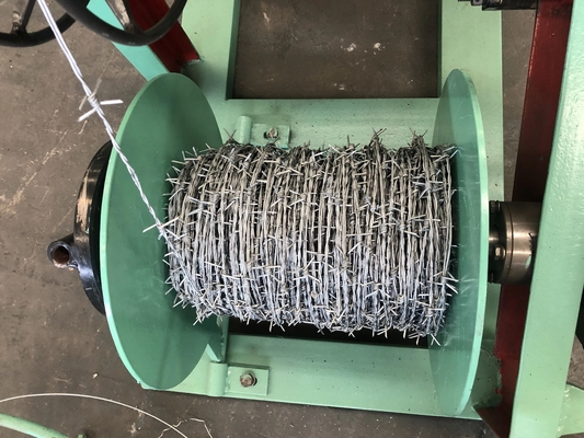 Resistente alla corrosione 450mm Dia Galvanizzato Razor Barbed Wire Mesh per il tipo singolo rasoio e grande protezione contro la corrosione
