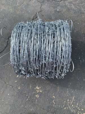 Resistente alla corrosione 450mm Dia Galvanizzato Razor Barbed Wire Mesh per il tipo singolo rasoio e grande protezione contro la corrosione