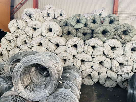 Nero 0,7 mm 0,8 mm 1,2 mm 1,6 mm 1,8 mm 2 mm di diametro galvanizzato a caldo filo di legame in acciaio mite per progetti di costruzione neri