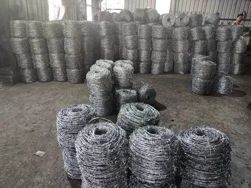 Recinzione di sicurezza galvanizzata con lunghezza di barba personalizzabile e filo spinato rasoio anti-arrampicata