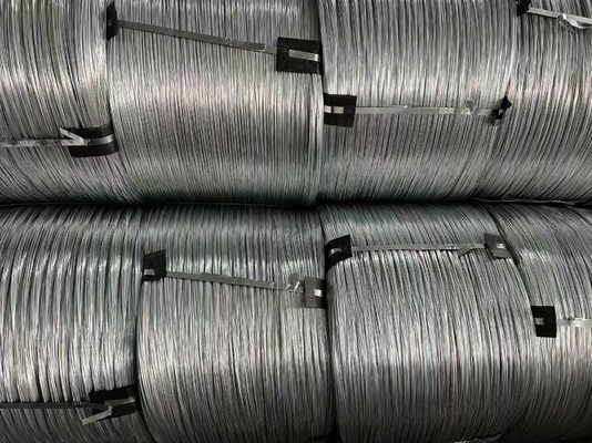 Bwg16 Bwg20 Bwg21 Fencing Wire Galvanizzato Acciaio a basso tenore di carbonio Galvanizzato Wire per legare e mesh Diametro 0,2 mm-8 mm Flat Wire