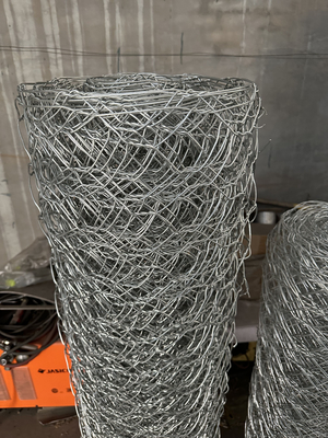 schermo perforato 1/2x1 1x1 galvanizzato a caldo ferro saldato rete di tessuto di filo / 16 calibro elettro galvanizzato quadrato buco rotolo di rete saldata