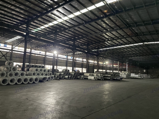 350-550N/mm2 Resistenza alla trazione 0,7mm 0,8mm 1,2mm 1,6mm 1,8mm 2mm Diametro galvanizzato a caldo in acciaio mite MS GI filo per maglia