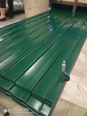 Piastrelle di copertura in acciaio ondulato di colore zinc galvanizzato PPGI Piastra rivestita per costruzioni a 0,2 4 mm Spessore Standard ASTM