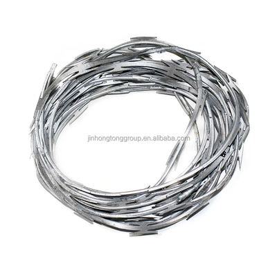Protezione dell'isolamento autostradale Anticlimb Saldato Blade Razor Wire Fence con 900mm bobina e 7,5cm-15cm Barb Distanza