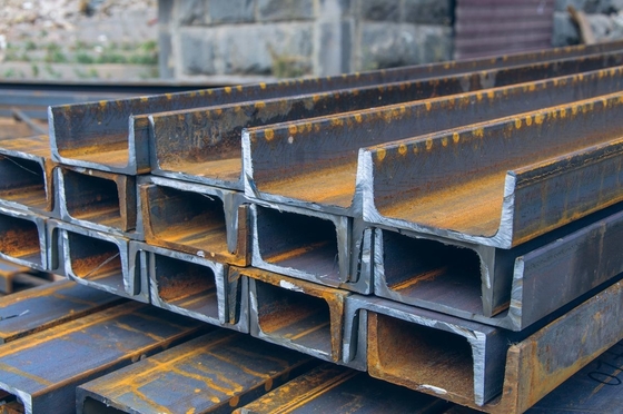 Edifici commerciali Fatturazione in base al peso effettivo Q235B SS400 Q345B Sezione galvanizzata a freddo acciaio strutturale C/U Profili di forma canale acciaio