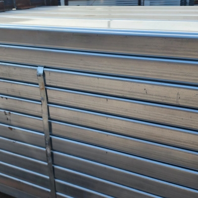Tubi quadrati cavi non oliati Tubo 30x60 Tubo galvanizzato Tubo in acciaio galvanizzato Materiali da costruzione Immobili costruzione ponteggi