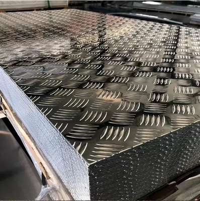 Piastra Q235 MS Piastra di acciaio di diamante Piastra di acciaio a carbonio mite/A36 HR Piastra di ferro a quadri/Piastra a modello con tolleranza ±1%