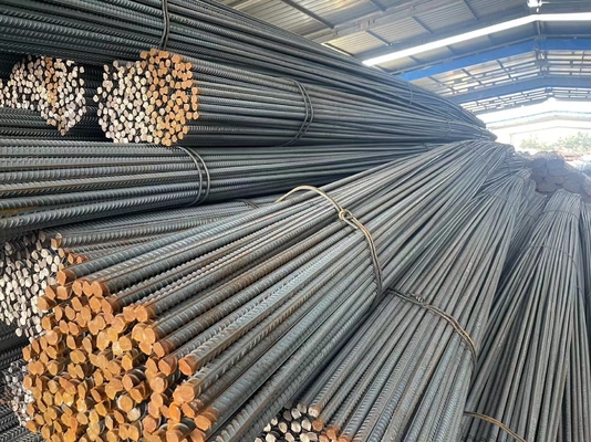 Acciaio strutturale al carbonio HRB 400/500 BS460/ASTM A615 Barra di acciaio deformata rinforzante 12 mm 16 mm laminata a caldo per la costruzione