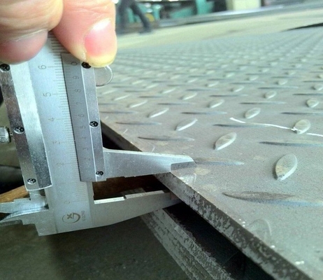 Q235 AISI ASTM BS DIN GB JIS 2,0-8 mm Placca di acciaio al carbonio a quadri spessa con capacità di taglio