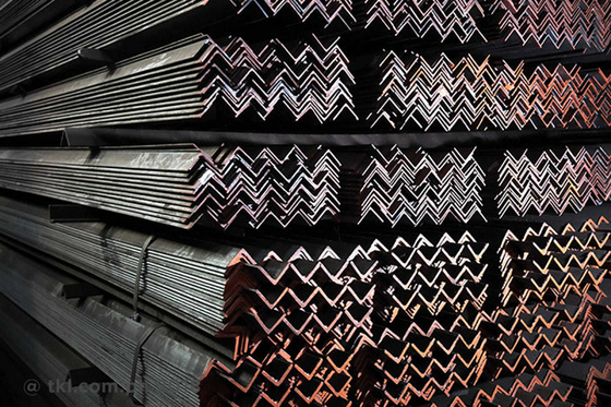 Acciaio AISI ad alta resistenza per la costruzione della serie Q195-Q420 basato sulla tecnica e sulla tecnica delle barre a angolo irregolare laminate a caldo