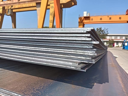 SA516 ASTM A36 Q235 Piastra di acciaio al carbonio laminata a caldo con carburo di alto cromo rivestita di rivestimento resistente all'usura
