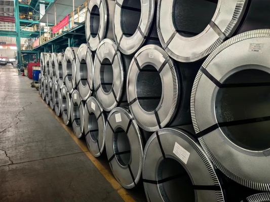 Regolare Spangle zinco rivestito bobine di acciaio al carbonio 0,8 mm 60 g 100 g 150 g 200 g per la produzione di fogli ondulati basso carbonio GI / GL
