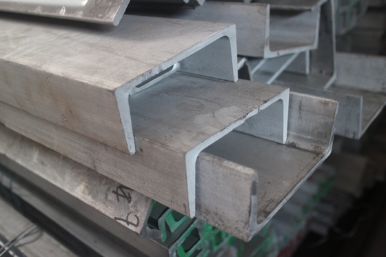 Acciaio a carbonio non legato a profilo di canale di acciaio di tipo C tipo U tipo 25x25x3 per la costruzione
