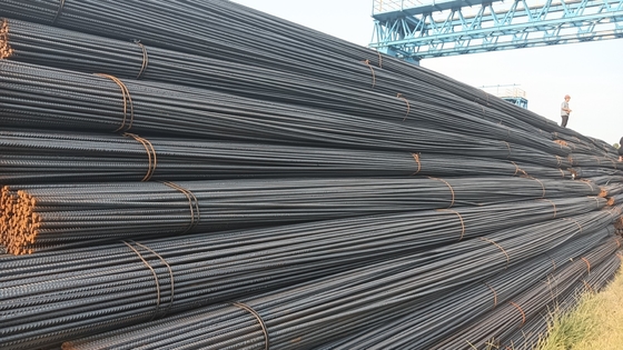 HRB400/500 ASTM A615 BS4449 Rebar in acciaio al carbonio AiSi standard per edifici commerciali