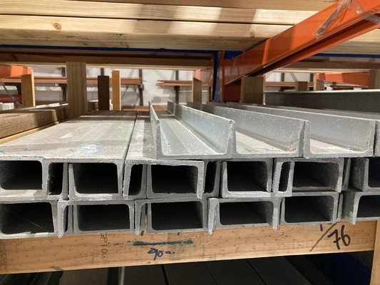 Q235/Q345/SS400/Q420/Q460/S235JR Strutturale su misura Galvanizzato C Canale Acciaio a forma di U Canale di acciaio NON perforato 2024