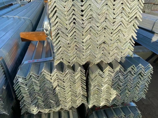 Ferro galvanizzato d'acciaio L barra ASTM a36 a53 Q235 Q345 del carbonio di angolo di angolo d'acciaio dell'uguale di angolo di acciaio dolce di forma