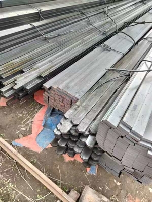 Produttore Fornitura in A36 Leghe di acciaio piatto 6m Galvanizzato Acciaio al carbonio piatto Bar utilizzato per la costruzione