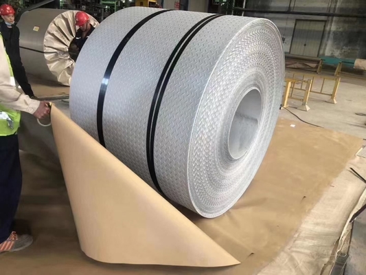 Fabbrica Vendita a caldo acciaio laminato a caldo controllato Q235 Ss400 acciaio laminato a caldo oliato a carbonio mite metallo rivestito bobina di acciaio a quadri per pavimento