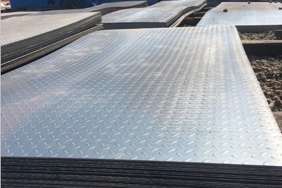 Buon prezzo Piastra di acciaio spessa personalizzata 600-1250Mm laminata a caldo Piastra a scacchi di acciaio galvanizzato ad alta resistenza al carbonio