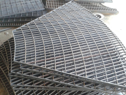 Alti standard anti-corrosione Q235 25mm 30mm 35mm 45mm Materiali da costruzione Griglie in acciaio galvanizzato