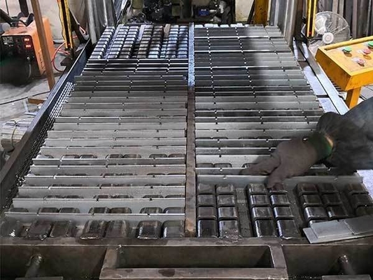 Fabbrica personalizzazione Griglia di pavimento in acciaio inossidabile 1000*1000mm,2000*1000mm Griglia in acciaio a forma di diamante