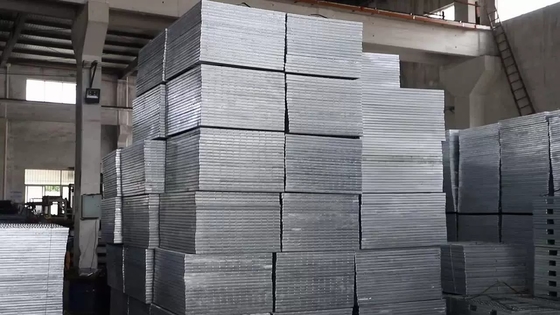 Fabbrica Outlet 30*3 Griglie di barrette di acciaio galvanizzato G505/30/100 G503/30/100 Piattaforma pavimento Griglie di acciaio galvanizzato