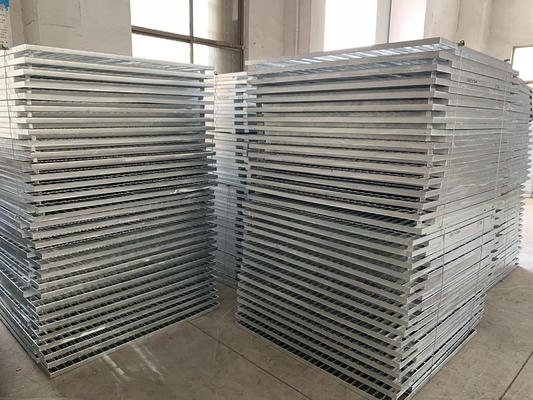 Materiali di costruzione metallici di alta qualità immersi a caldo con basso tenore di carbonio 32*5mm Griglia di acciaio galvanizzato