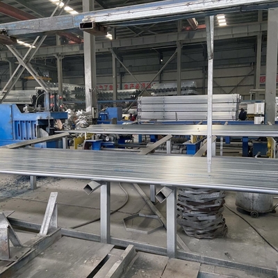 Astm Standard St37 Tubo quadrato cavo di 2,5 pollici tubo di acciaio galvanizzato tubo quadrato galvanizzato a caldo con saldatura e senza cuciture
