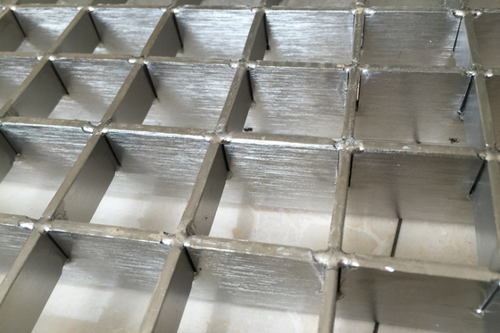 Griglia di acciaio galvanizzato di alto standard taglia standard G253/30/100 G303/30/100 Griglia di barrette di acciaio
