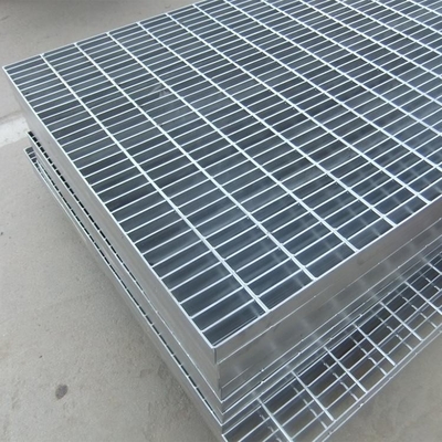 Vendita a caldo Griglia in acciaio galvanizzato a basso tenore di carbonio 25x5 30x3 Griglia in acciaio a forma di diamante