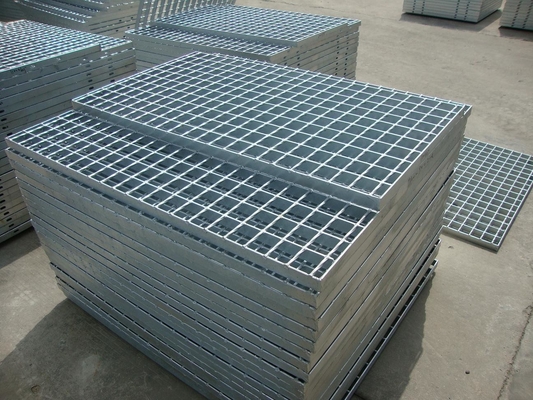 Prezzo ragionevole Polvere rivestita in acciaio inossidabile Striscia di pavimento di scarico griglia 19-w-4 15-w-4 11-w-4 Serrated Steel Grating