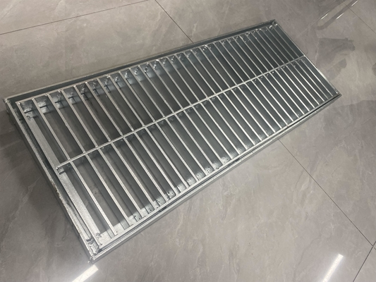 Prezzo di fabbrica Q235 25mm 30mm 32mm 40mm materiali da costruzione griglia in acciaio galvanizzato per piattaforma