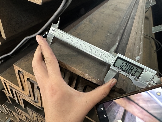 Acciaio ad angolo Astm A36 A53 Q235 Q345 Ss400 Acciaio ad angolo uguale di carbonio Acciaio galvanizzato ferro a forma di L Bar angolare di acciaio mite