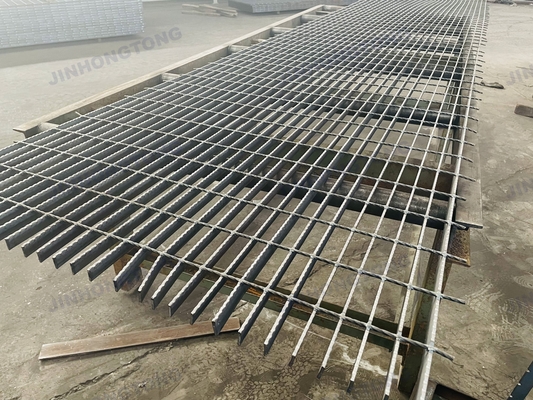 Griglia di acciaio rivestito di zinco di alta qualità per la personalizzazione del mare Griglia di acciaio saldata galvanizzata in vendita