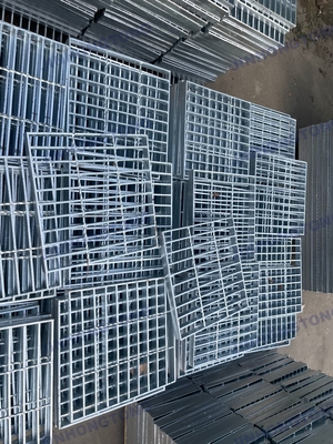 Griglia in acciaio personalizzabile Vendita a caldo Metalli materiali da costruzione caldi immersi in acciaio galvanizzato Griglie per passerelle e griglie per piattaforme
