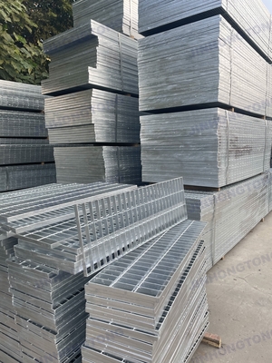 Griglia in acciaio personalizzabile Vendita a caldo Metalli materiali da costruzione caldi immersi in acciaio galvanizzato Griglie per passerelle e griglie per piattaforme