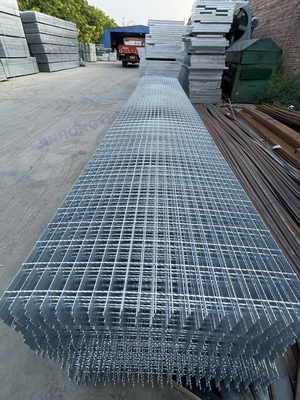 Griglia in acciaio personalizzabile Vendita a caldo Metalli materiali da costruzione caldi immersi in acciaio galvanizzato Griglie per passerelle e griglie per piattaforme