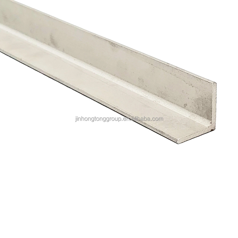 Introduzione di barre galvanizzate Q235 laminate a caldo di alta qualità, progettate per progetti di ingegneria,